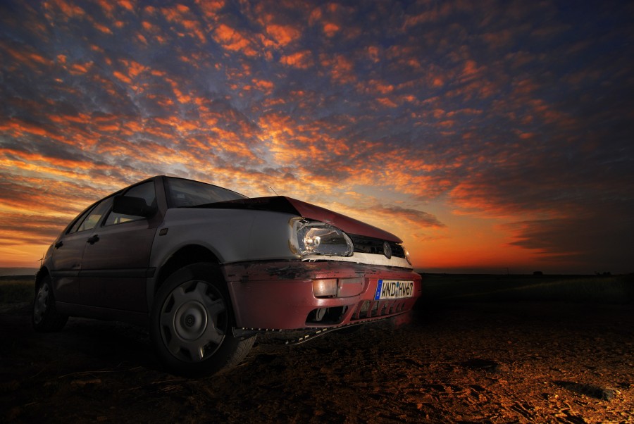 2008_06_17_Sonnenuntergang_und_Road_warrior-Karre_D2C_7028_ps.jpg